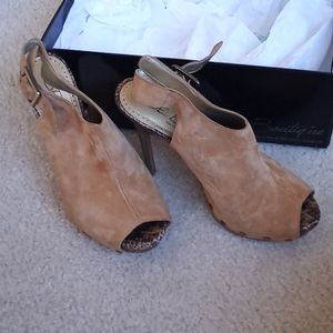 Suecos shoed